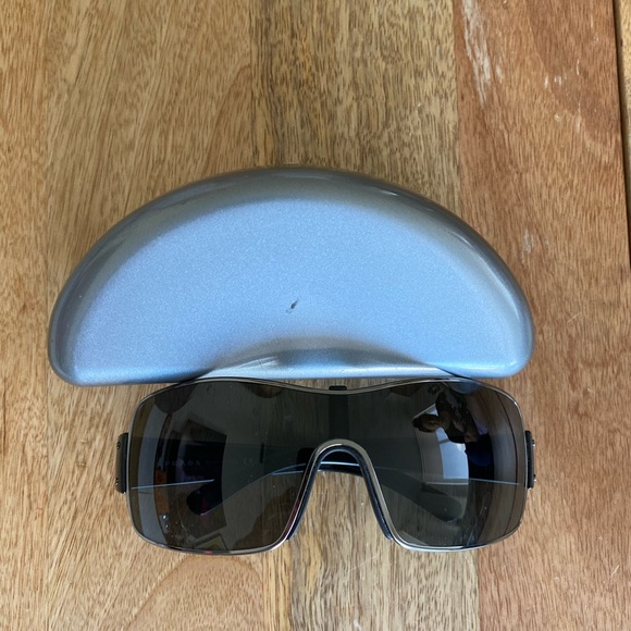 Prada sunglasses 🕶 - Picture 2 of 2